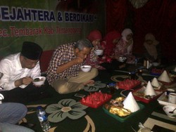 Kampanyekan Jokowi-JK, Ganjar Berbuka Bersama Petani Gunung Sumbing