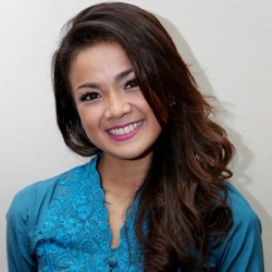 Ramadan Jadi Ajang Reuni Bagi Nirina Zubir