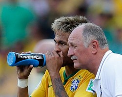 Scolari Kritik Penyelesaian Akhir Para Pemainnya