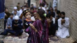 Muslim Pakistan Puasa di Bawah Terik Matahari Bersuhu 50 Derajat