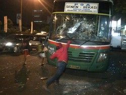 Bus Mayasari Senen-Bekasi Dirusak Massa, Sopir dan Kernet Kabur