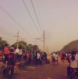 Tawuran Dekat Rel Buaran, 2 Kelompok Remaja Saling Lempar Batu