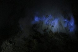 Rahasia Api Biru Kawah Ijen yang Mungkin Anda Belum Tahu