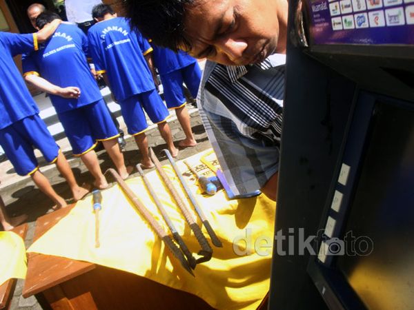 Polisi Bekuk Komplotan Pencuri ATM