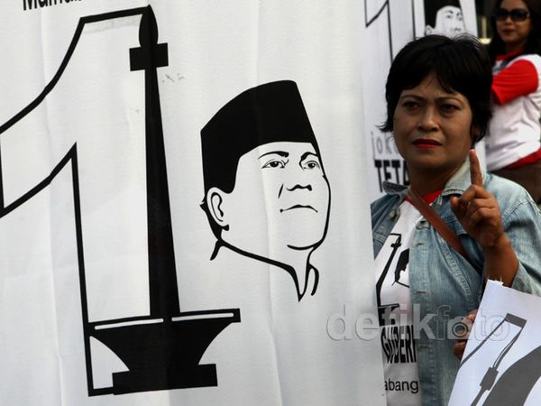 Relawan Jakarta Bangkit Aksi di Bundaran HI