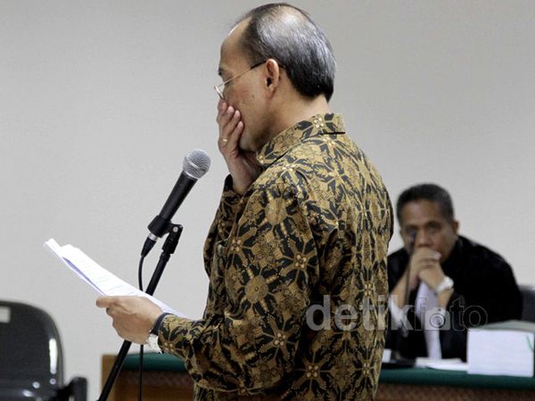 Budi Mulya Bacakan Pledoi Sambil Menangis