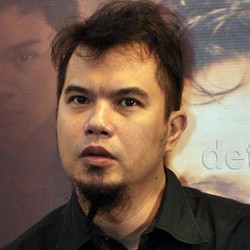 Masih Asmara Yunita dan Steve, Heboh Ahmad Dhani Berkostum Mirip Tentara Nazi