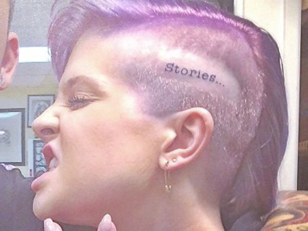 Wow, Kelly Osbourne Bikin Tato di Kepala