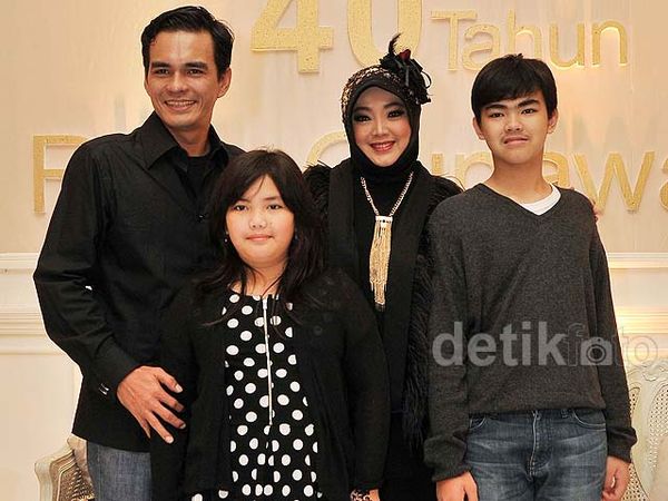 Rina Gunawan Rayakan Ultah dengan Keluarga