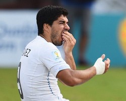 Mourinho Dukung Sanksi untuk Suarez