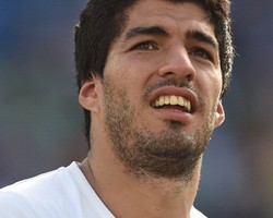 Hukum Berat Suarez, FIFA Dinilai Langgar HAM