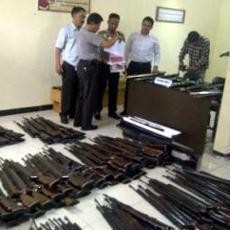 Polisi Malang Gerebek Pabrik Senpi Rumahan