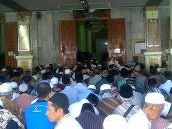 Selama Ramadan, Masjid Agung Semarang Bagikan Air Zamzam untuk Takjil