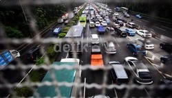 Imbas Kecelakaan di KM 8 Tol Jakarta Cikampek, Lalin Padat Sepanjang 5 KM