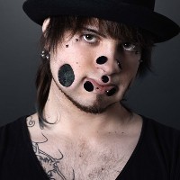 Ngeri! Ini Piercing Wajah Paling Ekstrem di Dunia