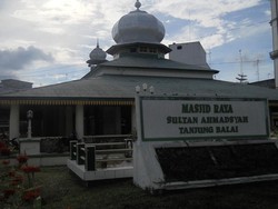 Masjid Unik di Tanjung Balai, Dibangun Tanpa Semen!