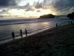 Libur Sekolah, Lihat Sunset di Pantai Sundak Gunungkidul
