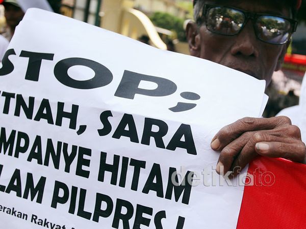 Unjukrasa Gerakan Rakyat Anti Fitnah Jokowi Unjukrasa Gerakan Rakyat Anti Fitnah Jokowi