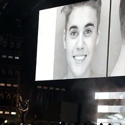Tampilkan Foto Kriminal Justin Bieber di Konser, Beyonce dan Jay Z Diprotes