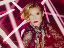 Gwyneth Paltrow Jadi Madonna & Audrey Hepburn di Iklan Max Factor Terbaru