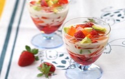 Racik Es Buah dengan Bahan Segar dan Kaya Nutrisi Ini