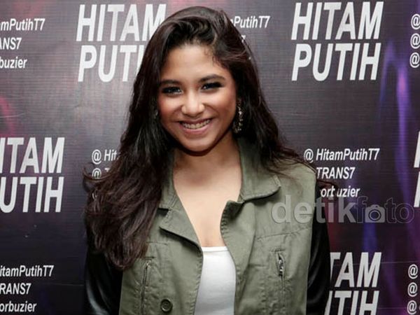 Senyum Manis Nadine, Anak Perempuan Ruth Sahanaya