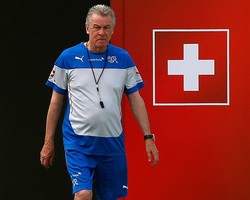Kakak Meninggal, Hitzfeld Jaga Fokus Untuk Bawa Swiss Menang