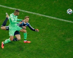 Manuel Neuer: Kiper Sweeper Die Mannschaft 