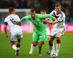 Jerman Menang Susah Payah, Mertesacker: Yang Penting Lolos