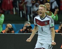 Gol Berbau Keberuntungan Schuerrle yang Menaklukkan Rais MBolhi