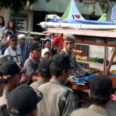 Penertiban Pedagang Takjil di Banyuwangi Berlangsung Tegang