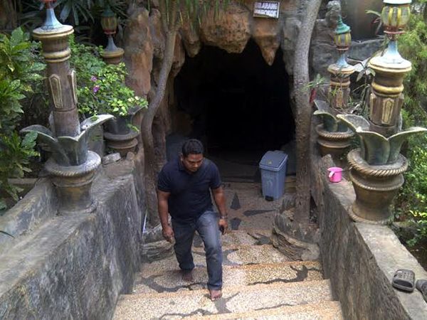 Uniknya Ponpes Perut Bumi di Tuban