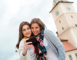 Sebentar Lagi, Anda Bisa Selfie Tanpa Sentuh Layar Ponsel