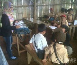 Masih Berdinding Bambu, Kondisi SD di Cianjur Ini Sangat Menyedihkan