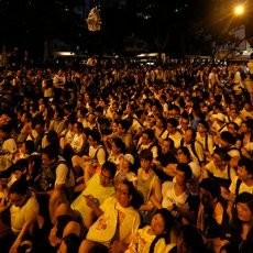 Ratusan Ribu Orang Demo Pro-Demokrasi di Hong Kong, Menolak Dibubarkan