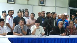 Warga Cipacing Terkesan dengan Kopiah Hitam Prabowo-Hatta