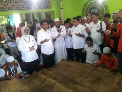 Ponpes di Solo Titip Alquran Raksasa untuk Prabowo