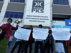 Kecam Fahri soal Kicauan Sinting, Forum Santri Geruduk PKS Sulsel