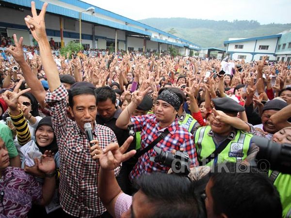 Jokowi Sapa Ribuan Buruh Pabrik Garmen