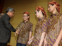 M Nuh Lepas Tim Olimpiade SMA