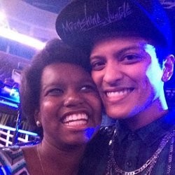 So Sweet! Bruno Mars Persembahkan Lagu untuk Fans Korban Kecelakaan