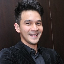 Istri Jonathan Frizzy Hamil Bayi Kembar