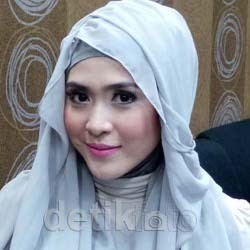 Kisah April Jasmine Ketika Minta Ustad Solmed Diam