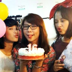 Shania JKT48 Rayakan Ultah ke-16 di Teater