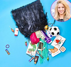 Melihat Isi Tas 10 Selebriti Wanita: Ada Bola Mini, Lolipop Hingga Sikat Gigi