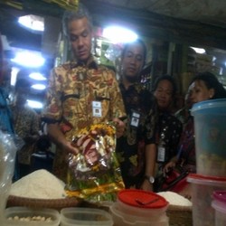 Sidak ke Pasar di Semarang, Ganjar Pranowo Temukan Kenaikan Harga Kacang-kacangan