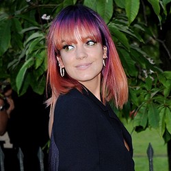 Rambut Merah Keunguan Lily Allen, Love It or Leave It?