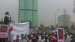 Puluhan Santri Demo Kantor PKS, Minta Fahri Hamzah Bertobat
