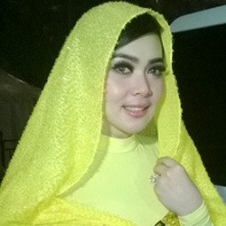 Urusan Asmara, Syahrini Lebih Hati-hati