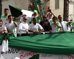 Pulang ke Rumah, Timnas Aljazair Disambut bak Pahlawan